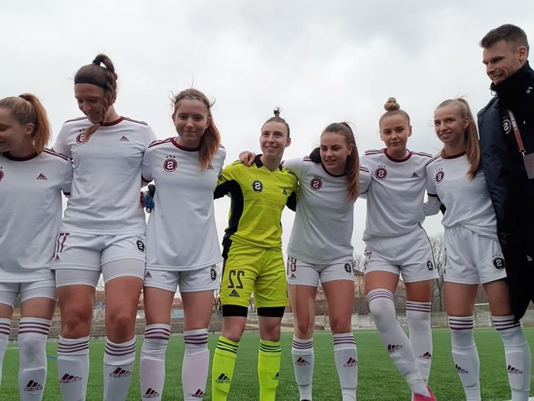 ⚽ WU18 | Dorostenky pokračují v dobré formě a vezou tři body z Moravy: Lokomotivu Brno sparťanky porazily 6:2. Branky: Matušková 2, Švíbková, Šťastná, Ducháčková, Koptová.

#acsparta #wu18 #holkytaky